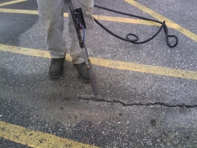 parking-lot-crack-sealing
